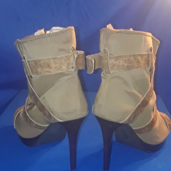 DOLLHOUSE VIVIANNE CRISS CROSS OPEN TOE Booties - Picture 5 of 5